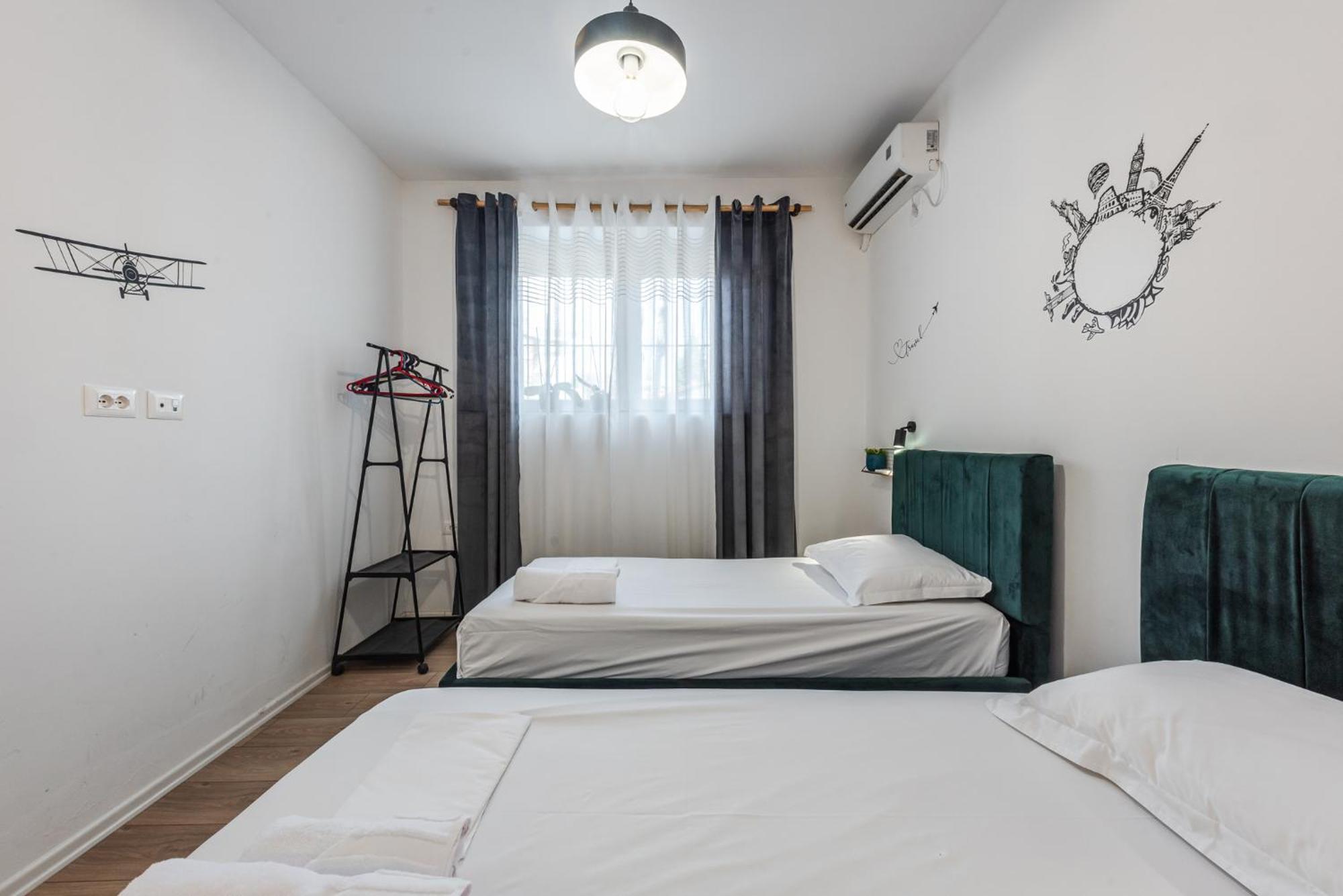 Noir Apartment By Kondo Stays Tirana Exterior photo