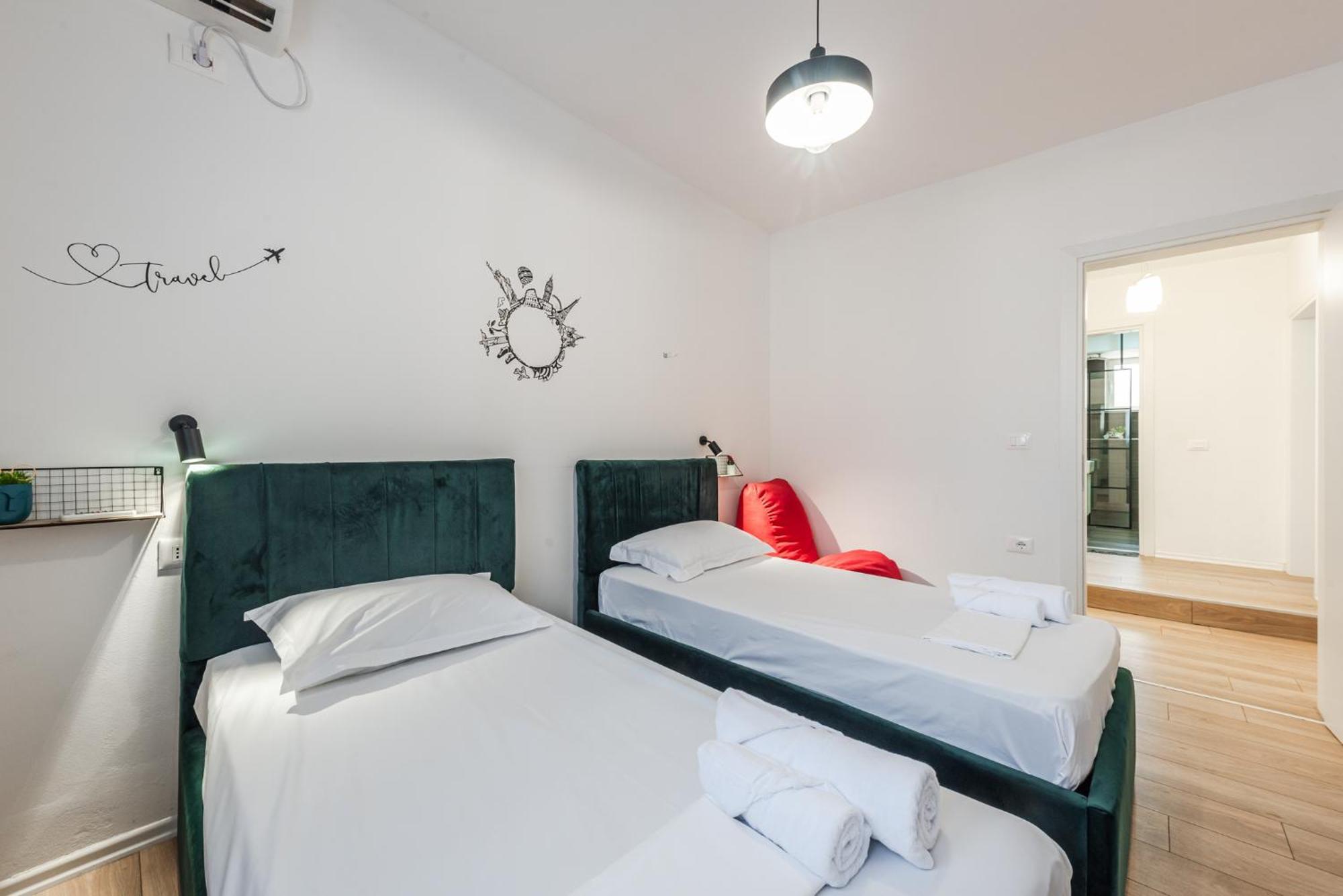 Noir Apartment By Kondo Stays Tirana Exterior photo