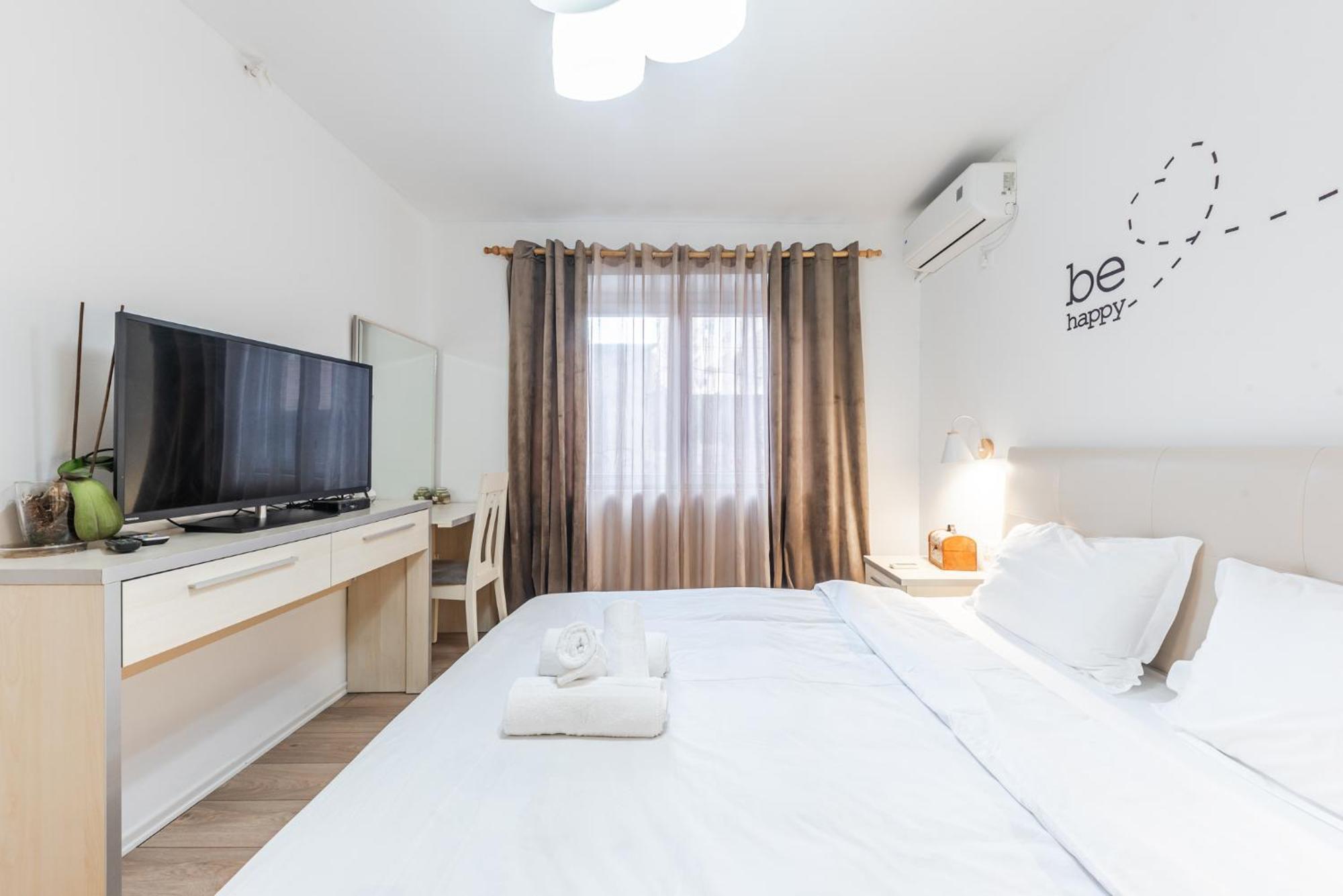 Noir Apartment By Kondo Stays Tirana Exterior photo