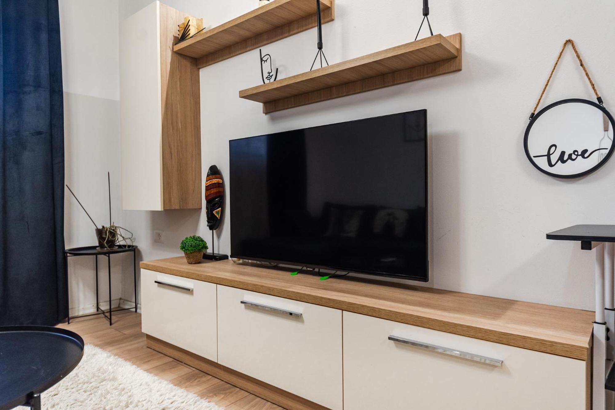 Noir Apartment By Kondo Stays Tirana Exterior photo